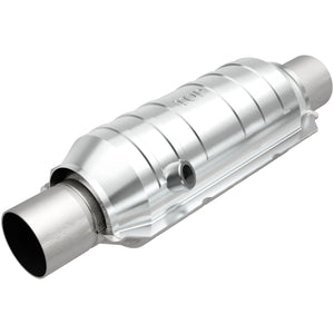 MagnaFlow Universal Catalytic Converter 2.25 OEM Angled O2