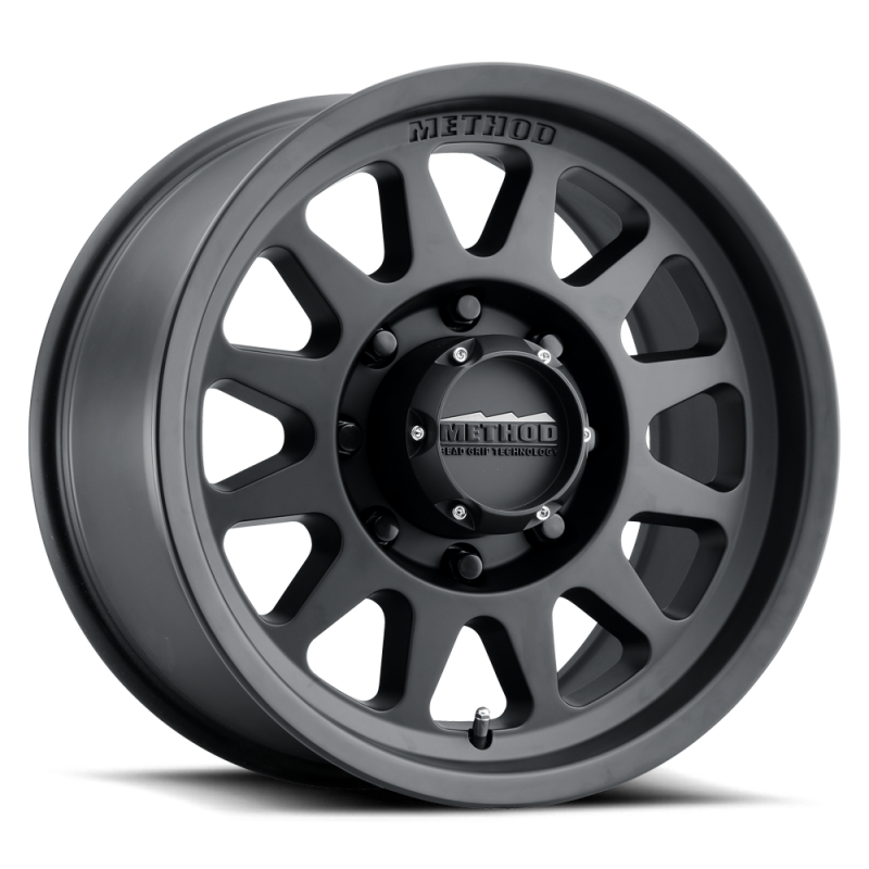 Method MR704 HD 17x9 18mm Offset 8x6.5 130.81mm CB Matte Black Wheel