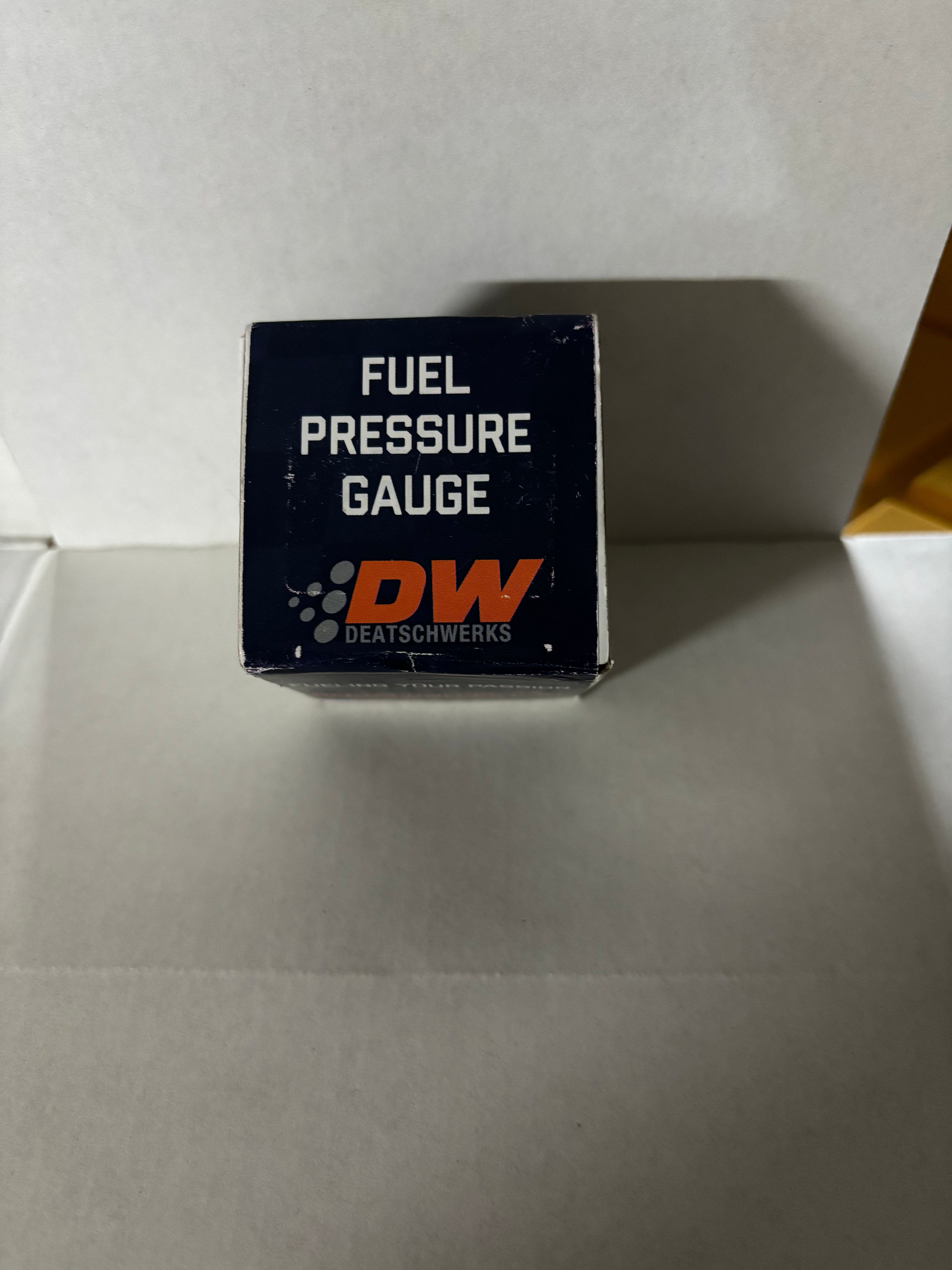 DW fuel pressure gauge 0-100